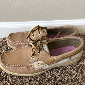 Tan Sperrys with gold accents- Women’s boat shoes